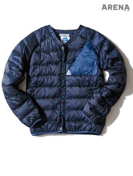 가슴 부분에 독특한 절개가 들어간 감색 이너 패딩 26만8천원 케이프 하이츠 제품. 