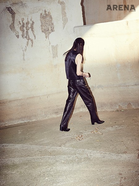 턱시도 베스트 가격미정 디올 옴므, 가죽 팬츠 86만원 에이치에스에이치, 프렌치 부츠 가격미정 생 로랑 제품. 