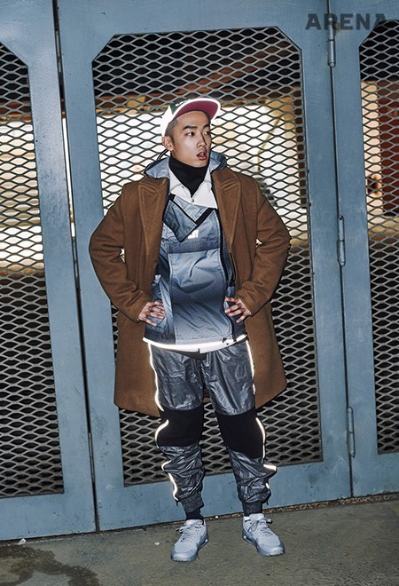 캐멀색 울 코트 가격미정 루이 비통, 검은색 터틀넥 티셔츠 4만9천원 네이브, 가슴 중앙 로고와 아랫단에 재귀반사 소재를 더한 아노락 32만원·바삭한 촉감의 은색 조거 팬츠 23만원·측면과 캡 가장자리까지 재귀반사 테이핑을 더한 모자 가격미정 모두 ICNY by 비원더드, 은색과 회색이 조화로운 러닝화 15만원대 나이키 스포츠 웨어 제품.   