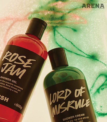 (왼쪽부터) 다마스크 장미 오일이 함유된 샤워 젤 로즈잼·매콤한 향취의 샤워 젤 로드 오브 미스룰 각각 500g 5만2천원 모두 러쉬 제품. 
