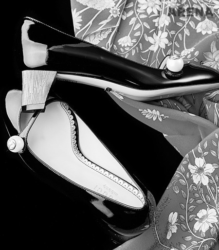 (왼쪽부터) 검은색 메리 제인 스트랩 펌프스 83만원·꽃무늬 실크 스카프 39만원 모두 구찌 제품. 