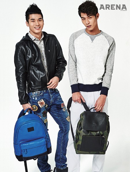 (왼쪽부터) 제이쿤의 블랙 레더 점퍼는 201만원, 블루 컬러의 캠퍼스 백팩은 가격미정, 태은의 와일드 비스트 맨해튼 백팩 인페블 레더는 110만원,