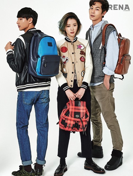 (왼쪽부터)임지섭의 레더 베이스볼 점퍼는 181만원, 캠퍼스 백팩 인 컬러블럭 리파인드 페블 레더는 83만원, 카무플라주 레더 스니커즈는 45만원, 아이린의 패치워크 베이스볼 점퍼는 148만원, 턴락 타이 럭색 인 플레이드 프린트 레더는 87만원, 로퍼는 45만원, 이철우의 허드슨 백팩은 92만원, 하이톱 스니커즈는 75만원 모두 코치 제품. 코치