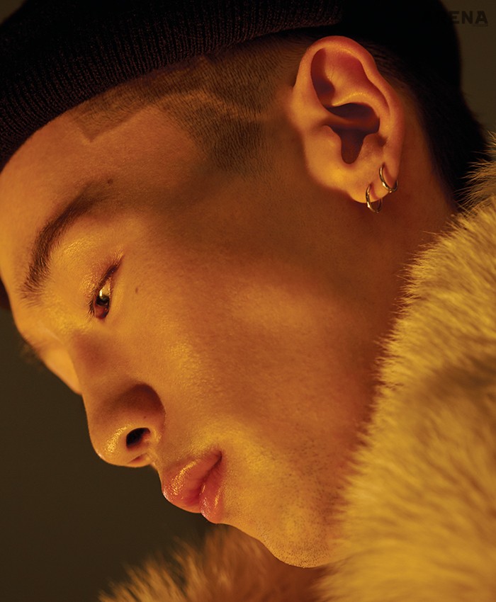 풍성한 퍼 소재의 넥 워머 가격미정 어그, 검은색 비니 3만5천원 아디다스 오리지널스 제품.