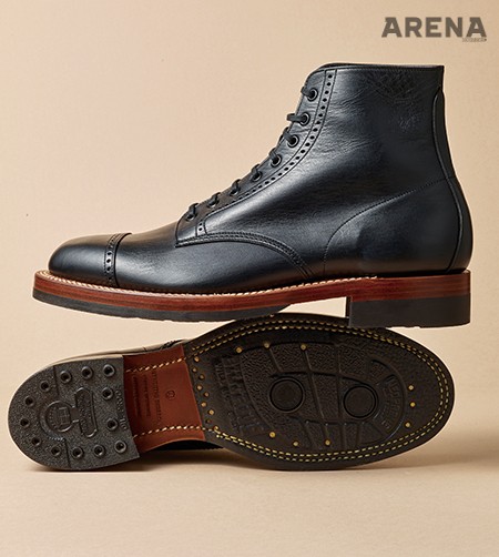 전통적인 방식으로 제작하고 밑창에도 브랜드의 상징을 그려 넣은 아미 부츠 1백13만9쳔원 어센틱슈앤코 by 유니페어 제품. 