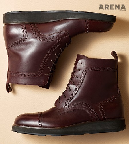 두툼한 아웃솔을 장착한 와인색 부츠 가격미정 에르메스 제품. 