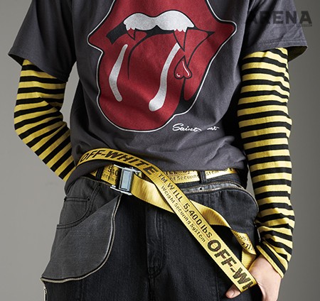 빛바랜 티셔츠 12만8천원 블리치 by 하이드 앤 라이드, 겹쳐 입은 줄무늬 티셔츠 2만9천9백원 에잇세컨즈, 지퍼 장식의 검은색 데님 팬츠 59만원 준 지, 2m 길이의 인더스트리얼 벨트 가격미정 오프화이트 제품.