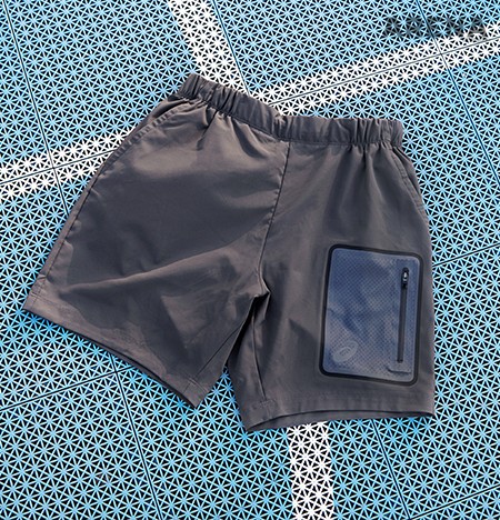 접착 구조 주머니가 달린 반바지 6만3천원 아식스 제품.