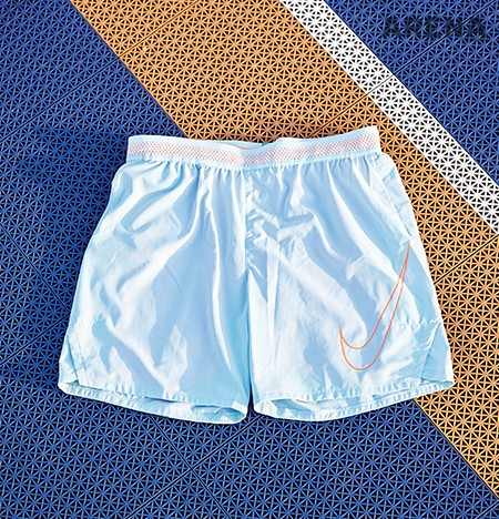 산뜻한 색의 반바지 가격미정 나이키 제품.