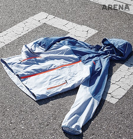 지퍼 색을 강조한 바람막이 점퍼 13만9천원 뉴발란스 제품.