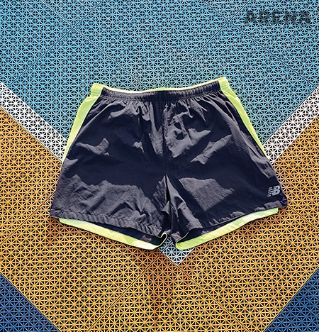 형광색을 배색해 가시성을 높인 반바지 5만9천원 뉴발란스 제품. 