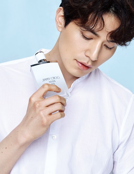 화이트 롱 셔츠 드리스 반 노튼 제품.