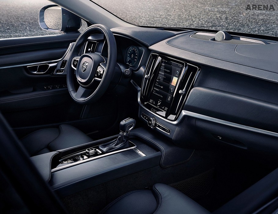 요즘 볼보의 실내는 칭찬 일색이다. 낮은 트림은 빼고.