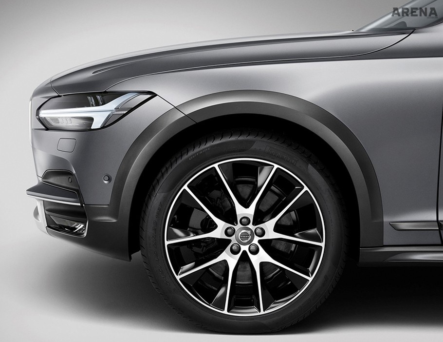 팽팽하게 당긴 면에 비해 에어덕트는 기교 부렸다.