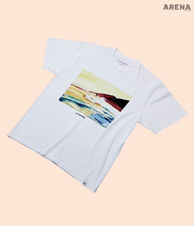 일러스트레이터 A.K.A YoJeong의 산과 바다 풍경 그림을 전면에 활용한 티셔츠 10만8천원 앤드 원더 by 아이엠샵 제품. 