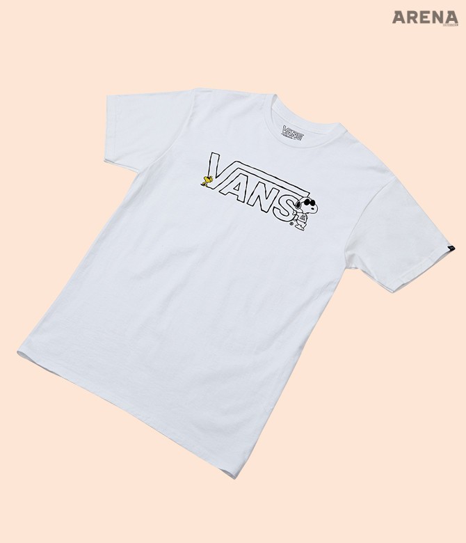 만화 〈피너츠〉의 두 캐릭터와 로고 일러스트를 조합한 티셔츠 3만6천원 반스 제품.