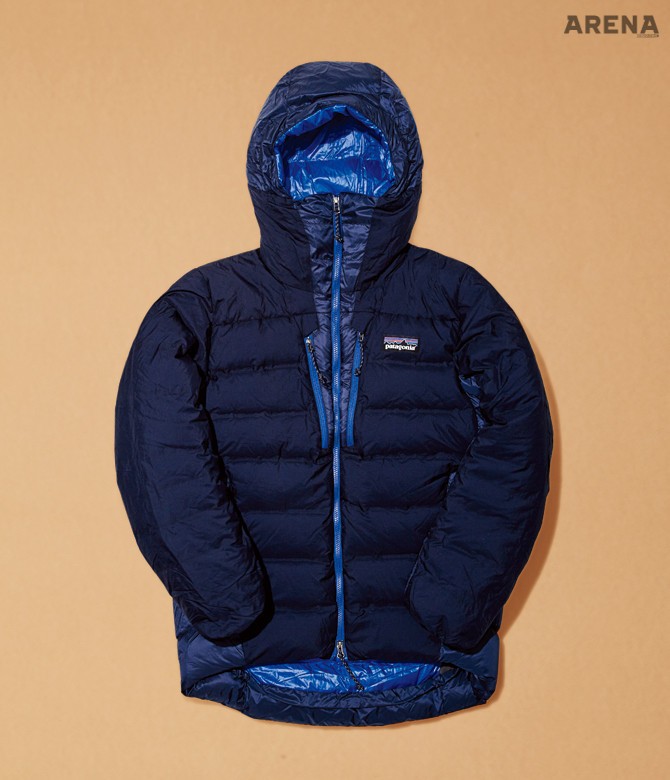 8 겨울 산행을 위한 다운 패딩으로 충전재를 밀도 있게 채워 극한의 추위에도 든든한 점퍼 1백38만5천원 파타고니아 제품.