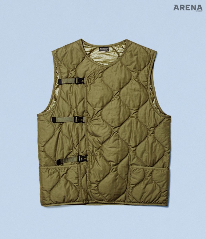 1 밀리터리풍 버클 장식을 더한 물결무늬 스티치의 경량 패딩 베스트 45만8천원 로키마운틴 페더베드 by 플랫폼 제품.
