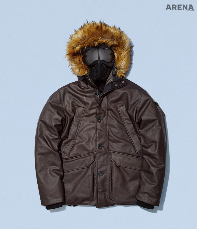 2 변온 소재를 적용해 온도에 따라서 색이 밝게 변하는 다운 파카 91만9천원 에이아이 제품.