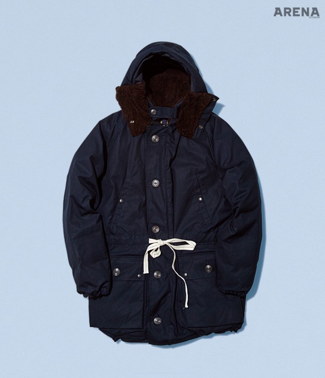 3 나무로 만든 후드 버클과 허리 조절 끈 등 작지만 남다른 디테일을 갖춘 다운 파카 1백64만원 나이젤 카본 by 오쿠스 제품. 