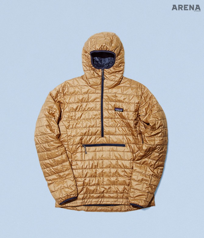 2 100% 재활용 다운 충전재와 폴리에스테르 원단으로 제작해 친환경적인 배색 풀오버 29만9천원 파타고니아 제품. 