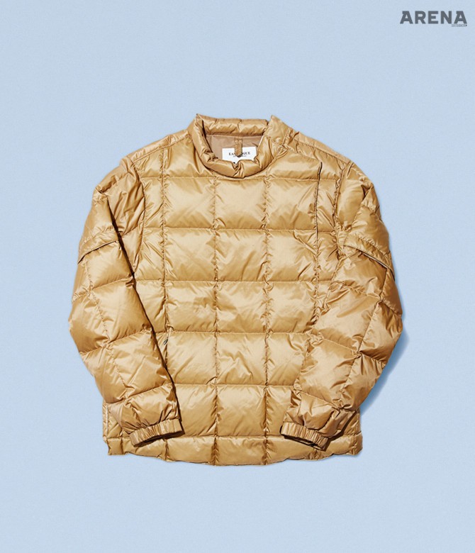 4 긴소매를 떼면 반소매 풀오버로 변신하는 베이지색 구스다운 점퍼 43만7천원 이스트로그 by 솔티 서울 제품. 