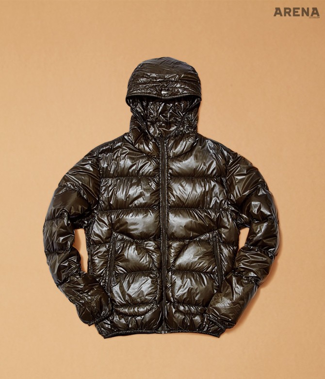 4 광택과 입체적인 엠보싱이 도드라지는 후드 다운 집업 점퍼 1백34만원 에르노 제품. 