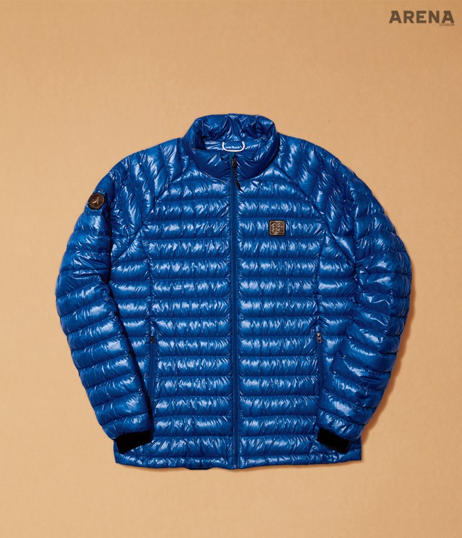 5 단독으로 입기에도, 이너로 활용하기에도 적당한 초경량 다운 재킷 32만원 코오롱스포츠 제품.