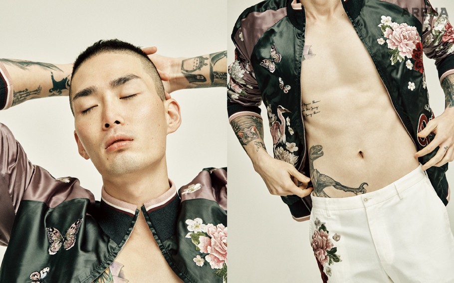 화려한 자수로 채운 스카잔 재킷·큼직한 자수 장식의 흰색 팬츠 모두 가격미정 돌체＆가바나 제품.