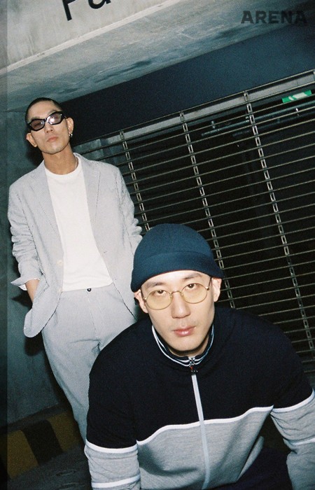 실버 줄무늬 시어서커 재킷 3백8만원·흰색 프리미엄 코튼 크루넥 니트 57만원·실버 줄무늬 시어서커 트라우저 1백36만원 모두 에르메네질도 제냐 제품.
남색 머린 모자 45만원·테크메리노 회색&남색 집업 트랙 톱 1백17만5천원·남색 코튼 3D 메시 트랙 팬츠 49만5천원 모두 Z 제냐 제품. 