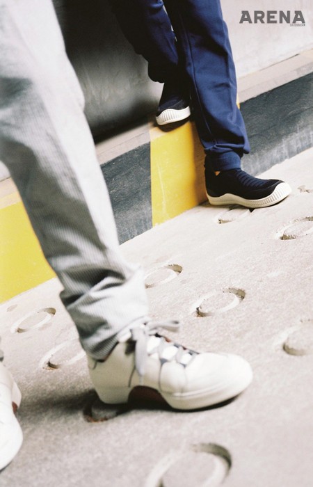 실버 줄무늬 시어서커 트라우저 1백36만원 모두 에르메네질도 제냐, 흰색 티지아노 로톱 스니커즈 99만원 에르메네질도 제냐 꾸뛰르 제품. 남색 코튼 3D 메시 트랙 팬츠 49만5천원·남색 테크메리노 웨이브 스니커즈 72만원 모두 Z 제냐 제품. 