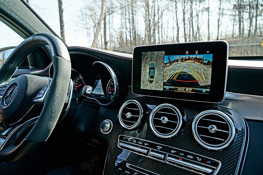 각종 카메라로 덩치를 더욱 가볍게 놀리게 한다.