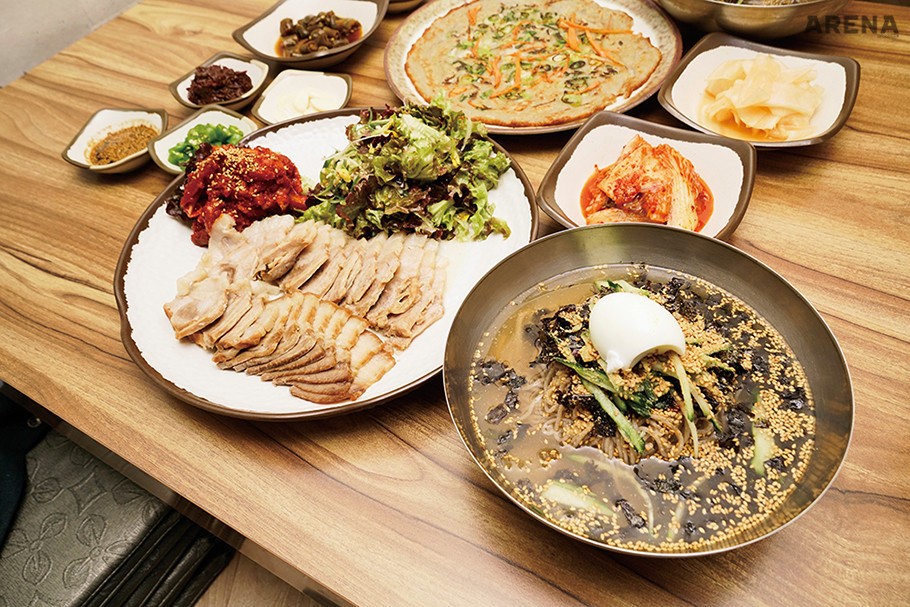 태백 명물 대신 낙점된 막국수와 수육.