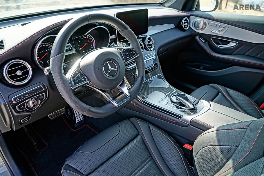 외관만큼 실내도 유려하다. SUV인데도.