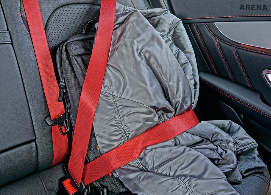 붉은색 벨트가 AMG라고 주장한다.