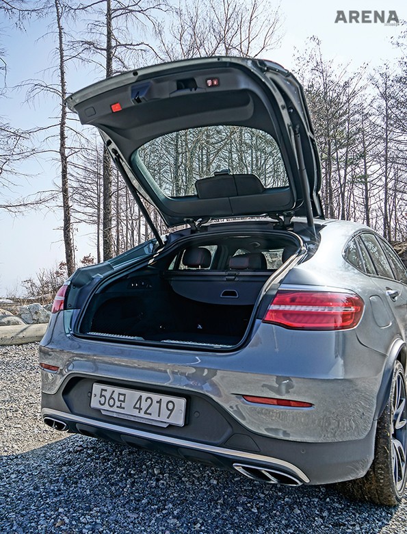 쿠페처럼 날렵해도 실용성을 놓치지 않았다.