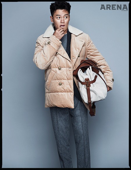 메탈 버튼과 탈착 가능한 칼라 장식의 코듀로이 소재 구스다운 재킷 7백78만원·짙은 회색의 스리 버튼 울 재킷 4백3만원·밝은 회색 크루넥 니트 1백13만원·회색 울 팬츠 1백37만원·빅 사이즈 더플백 가격미정 모두 브루넬로 쿠치넬리 제품.