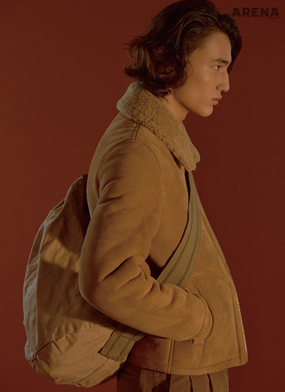 무통 재킷 1백58만원 YMC, 코듀로이 팬츠 가격미정 라르디니, 더플백 가격미정 유니클로 제품.