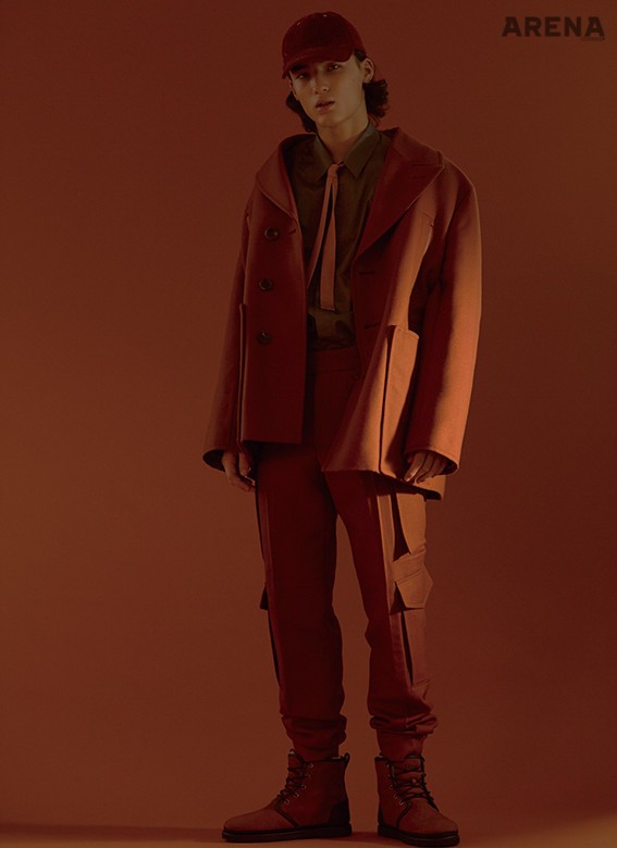 안에 입은 셔츠·안감에 퀼팅 처리한 재킷·밑단 너비를 조절할 수 있는 팬츠·넥타이 모두 가격미정 에르메네질도 제냐 꾸뛰르, 코듀로이 소재 야구 모자 12만8천원 YMC, 벽돌색 부츠 가격미정 어그 제품. 