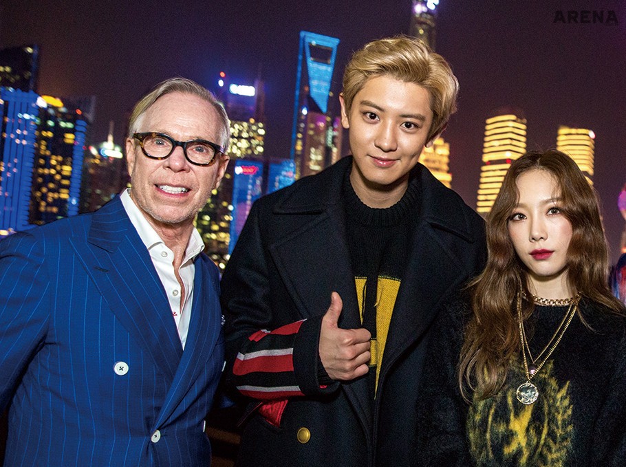 한국을 대표해 엑소의 찬열, 소녀시대 태연이 참석했다. 이를 기념해 디자이너와 함께한 기념 촬영.