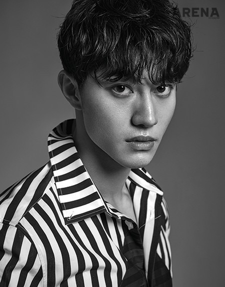 셔츠는 지방시 by 육스닷컴 제품. 