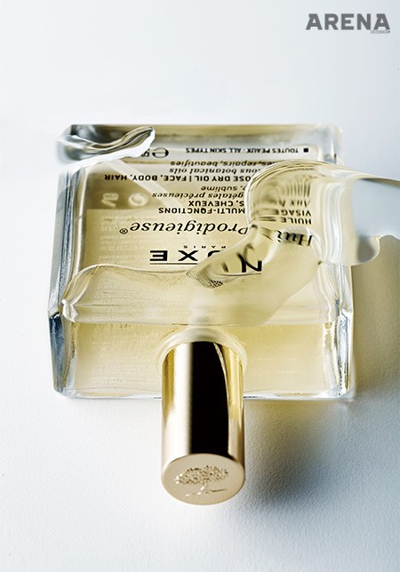 비타민 E 성분이 수분과 영양을 공급하며 얼굴과 몸, 모발까지 사용할 수 있는 멀티 오일. 윌 프로디쥬스 멀티 드라이 오일 50mL 3만2천원 눅스 제품.