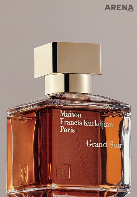 시암 지역의 벤조인과 브라질의 통카빈 바닐라로 파리의 황홀한 밤을 표현한 향수 그랑 수와 70mL 22만원 메종 프란시스 커정 제품.