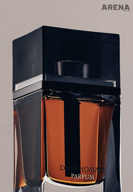 플로럴, 우디, 가죽 향이 감도는 첫 향에서 암브레트로 이어지는 디올 옴므 오 드 퍼퓸 75mL 16만3천원대 디올 제품.