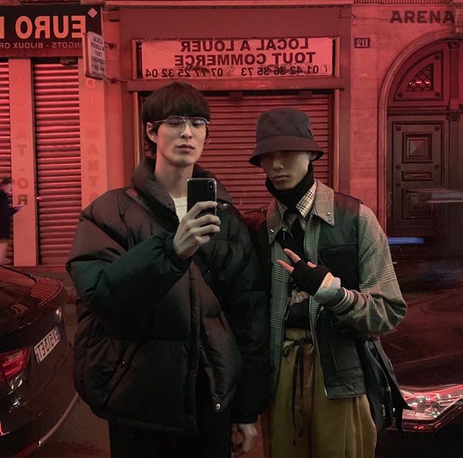 파리에선 유독 모델 수민을 자주 만났다. 이날도 우연히 만나, 커피를 마시며 소소한 이야기를 나눴다. 
