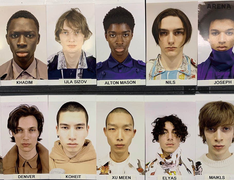 버질 아블로의 루이 비통 쇼는 언제나 감동이다. 지난 시즌엔 작고 노란 가방을 들었는데, 이번엔 LV 모노그램을 새긴 아주 큰 트래블 백을 들고 런웨이를 걸었다.
