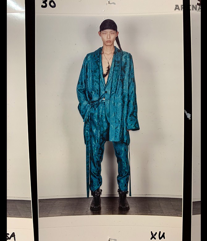 사카이, 앤 드뮐미스터의 캐스팅 보드. 백스테이지에서 나는 ‘XU’로 불린다.
