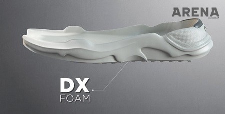 3 쿠셔닝과 착화감 높이는 자체 개발 DX 폼 중창.