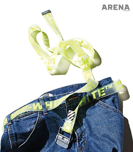 형광 연두색 로고 레터링이 길게 이어진 벨트 47만원 오프화이트 제품.