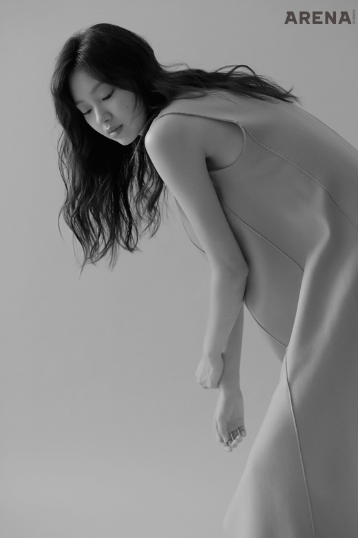 드레스는 코스 제품.